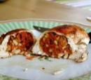 Куриное филе с кедровыми орехами и сушоными помидорами Куриное филе с кедровыми орехами и сушоными помидорами